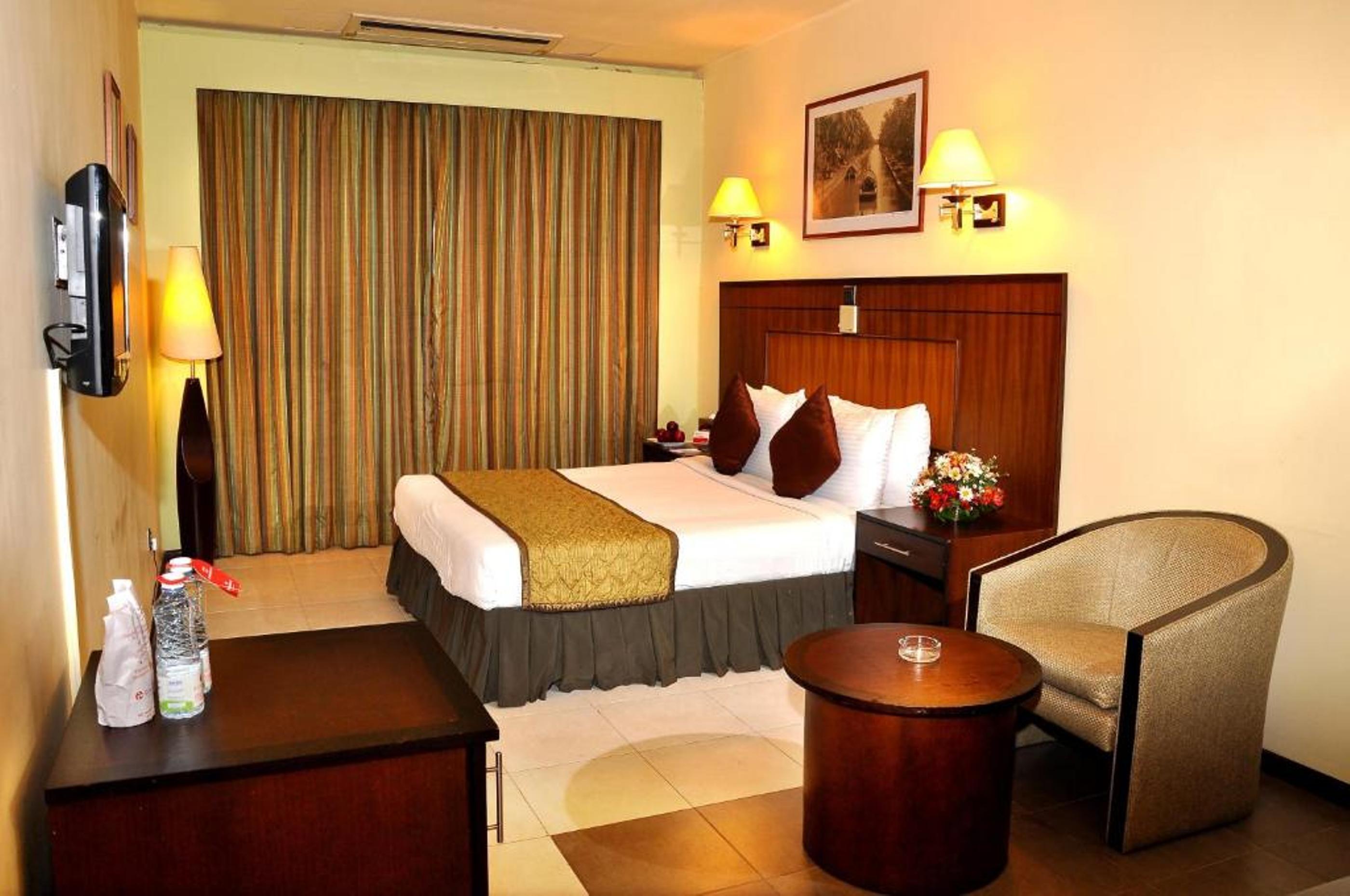 Ramada Katunayaka Exterior foto