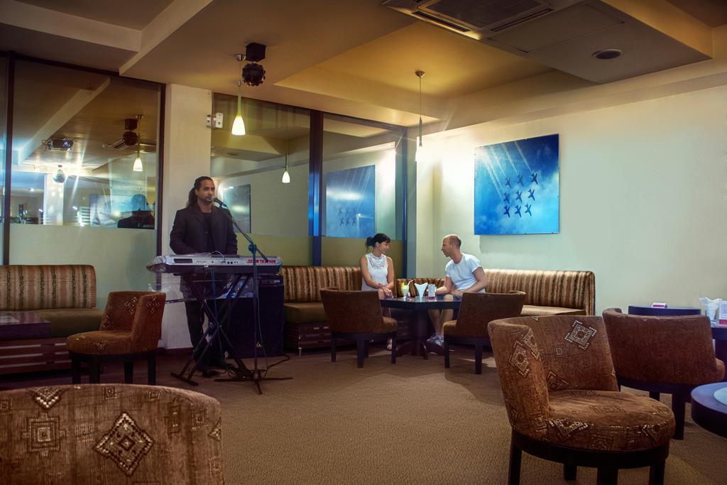 Ramada Katunayaka Exterior foto